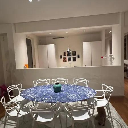 Apartmán Luxury Attic In The - Garage Prenotabile Parma